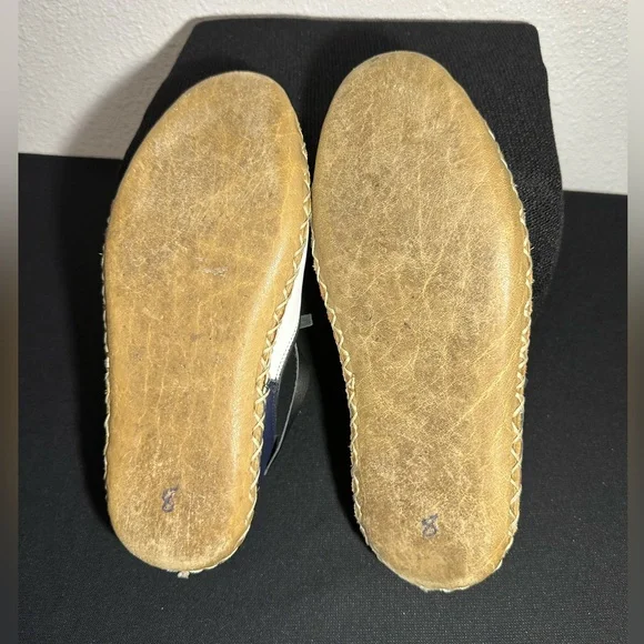 Hand-stitched leather sandals - Picture 5 of 8